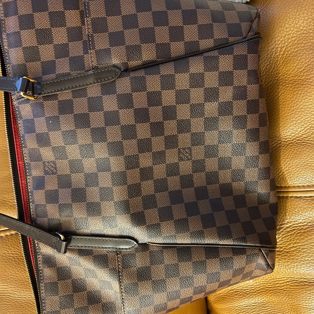 Louis Vuitton - Picture 9 of 12